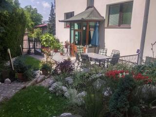 Peaceful Vacation Villa & Garden - Sarajevo - 4