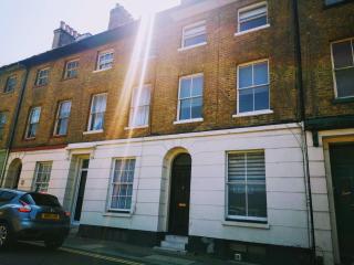 Dover Town Rooms - Short Lets & Serviced Accommodation - Dover - 4