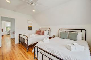 Contemporary Home in Perfect Location - 207 B St Philip Street - 5