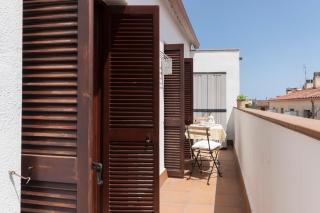 Lets Holidays Centric apartment with parking 2 - 6