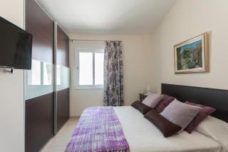 Lets Holidays Centric apartment with parking 2 - 4