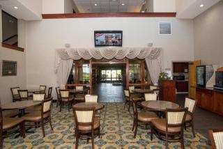 Round Hill Inn - Orange - 1
