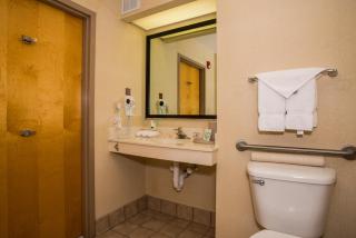 Round Hill Inn - Orange - 7