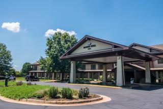 Round Hill Inn - Orange - 4