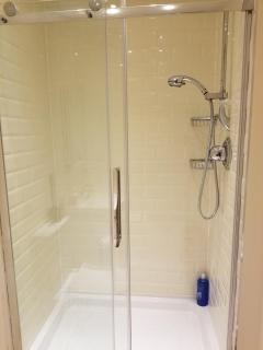 London Luxury Apartments 1min walk from Underground, with FREE PARKING FREE WIFI - Londra - 3