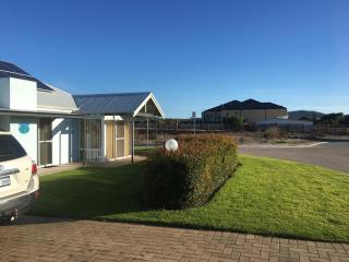 Golf and Beach Retreat - Albany - 7