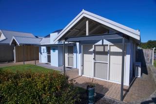 Golf and Beach Retreat - Albany - 8