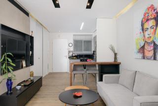 Design & Veranda next to Mahane Yehuda Market by FeelHome - 1