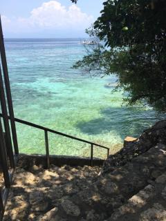Pescador View - Beachfront & nearby the Ocean Hostels & Restaurant Moalboal - 5