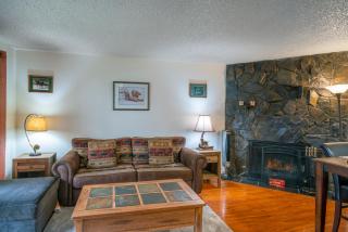 Polar Bear Den - Anchorage - 9
