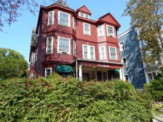 A Friendly Inn at Harvard - 2