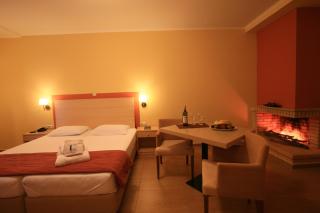 Faros Luxury Suites - 4