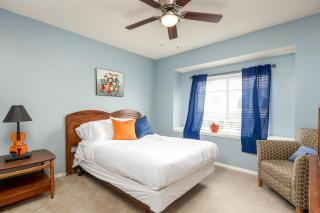Symphony Home near Fort Worth Stockyard, Globe Life, AT&T by HomeStayPros - Fort Worth - 2