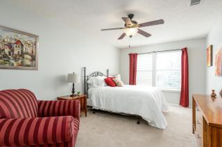 Symphony Home near Fort Worth Stockyard, Globe Life, AT&T by HomeStayPros - Fort Worth - 1