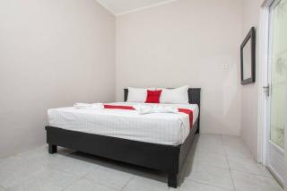 RedDoorz Syariah Plus near Banyuwangi Airport - Dadapan - 6