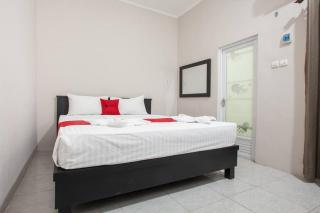 RedDoorz Syariah Plus near Banyuwangi Airport - Dadapan - 9