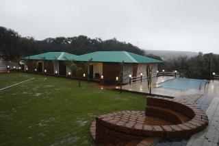 La Serene Resort and Spa - Mahabaleshwar - 1