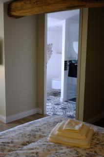 La maison du sculpteur à Tiffauges proche Puy du F - 4