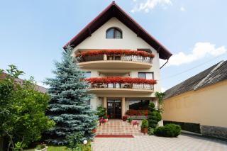 Camere de inchiriat Casa cu flori - Săcele - 0