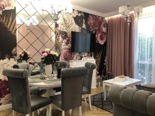 Family & Business Sauna Apartments Plac Wolności CENTRUM Downtow, UNIKAT - 5 Bedroom with Private Sauna, Bath with Hydromassage, Parking, Catering Options - Kielce - 8