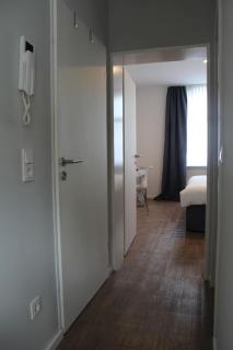 Singapore·CHILLINGHOUSE # 7, 3 Min.vom ICE,NETFLIX - Siegburg - 3