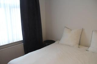 Singapore·CHILLINGHOUSE # 7, 3 Min.vom ICE,NETFLIX - Siegburg - 5