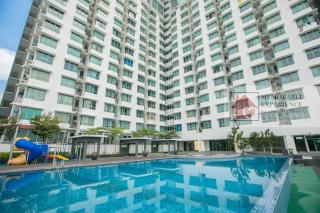 Deluxe Cozy Studio 2-4 Pax WIFI Indoor Carpark TV Fridge Washing Machine - 8