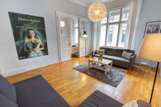 Alma's Romantic Getaway - Budapest - 6