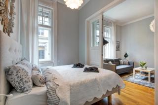 Alma's Romantic Getaway - Budapest - 0