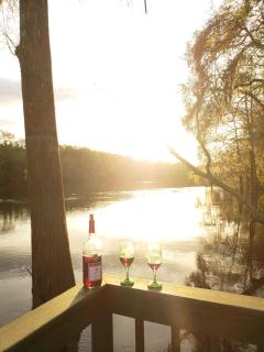 MARGARITAVILLE ON THE SUWANNEE RIVER - 7