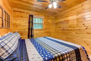 Coffee Creek Cabin - 9