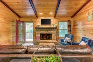Coffee Creek Cabin - 8