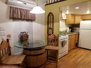 Peach Cabin - Fredericksburg - 2