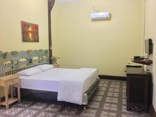 Cocohuts Hotel - 3