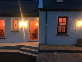 Conway's Cottage with Sea View Nestling by Cliffs-of-Moher - Liscannor - 3