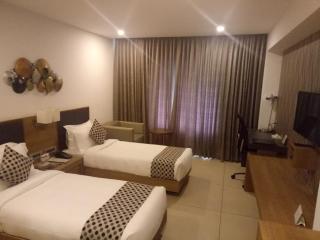 HOTEL SAVITHRI - Attingal - 5