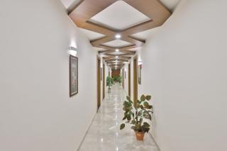 Hotel Royal Palace - Vadodara - 1