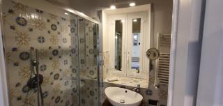 The Spanish Palace, Suites, Rooms, Apartments & Terraces - Naples - 5