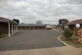 Highway Inn Motel - Hay - 1