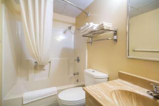 Econo Lodge Lansing - Leavenworth - Lansing - 1