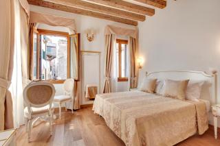 Nikki House - Venice - 1
