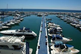 FRONT PORT LINE SLEEPS 6 - 9