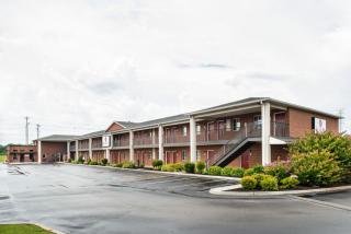 Luxbury Inn & Suites - West Maryville - 2