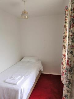 Spacious semi detached house - Leigh - 3