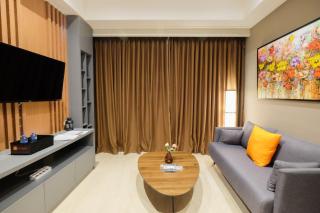 Comfortable and Modern 2BR Menteng Park Apartment By Travelio - 2