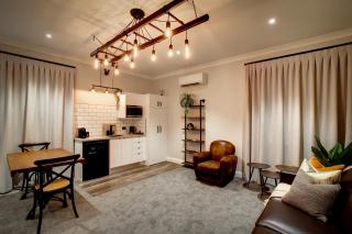 Hokitika Fire Station Boutique Accommodation - Hokitika - 1