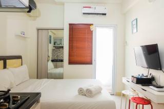 Cozy Studio Apartment Connected to Mall at Green Pramuka City By Travelio - 8