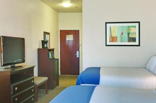 Holiday Inn Express Delano Highway 99 by IHG - Delano - 9