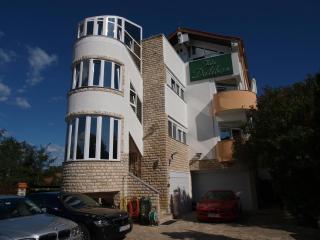 Apartments and bungalows vila Dalibor - Nin - 0