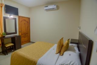 Victoria Suites Hotel - Santo Domingo de los Colorados - 1